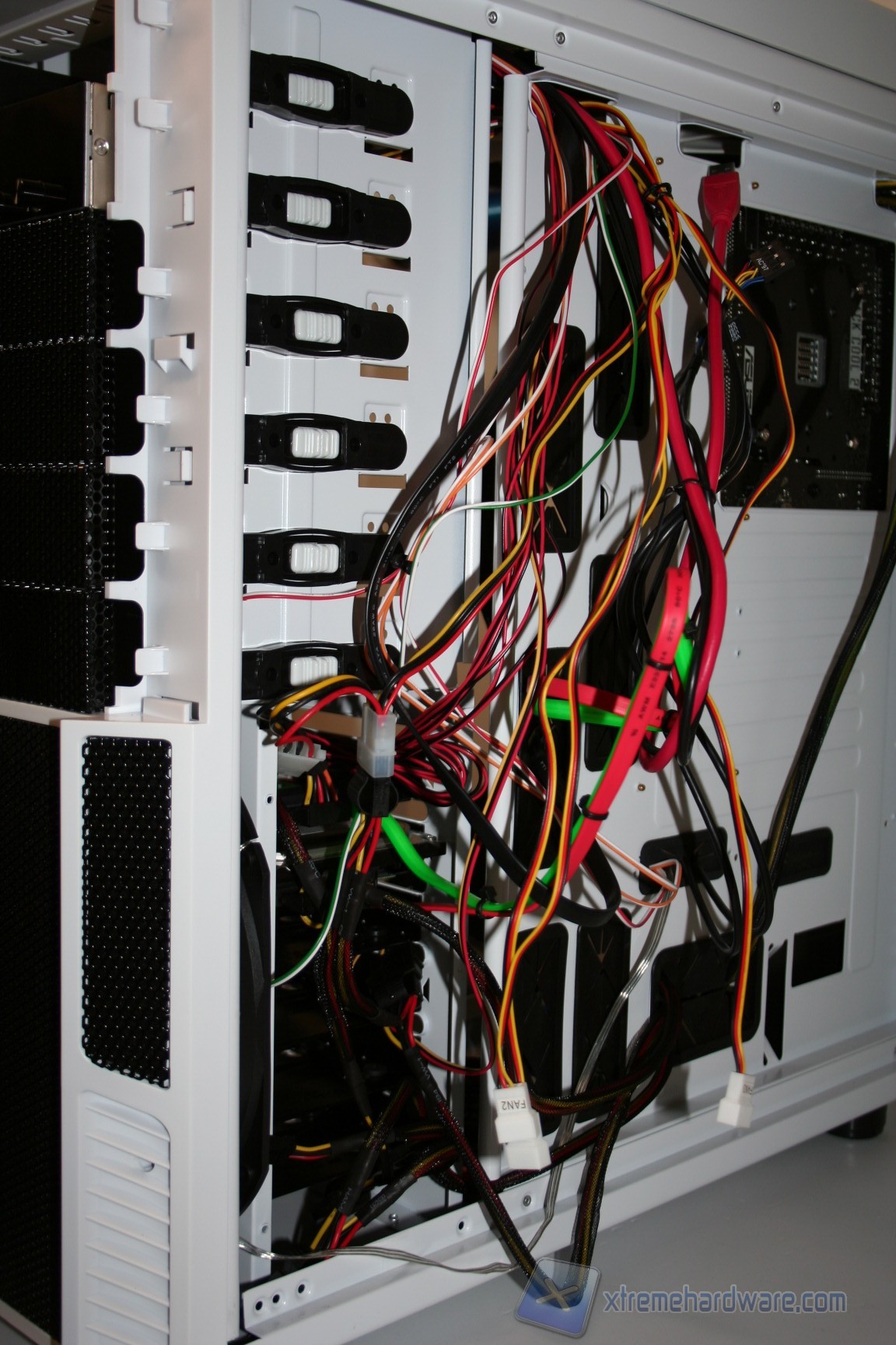 00101Aerocool XPREDATOR WHITE XTREMEHARDWARE.COM